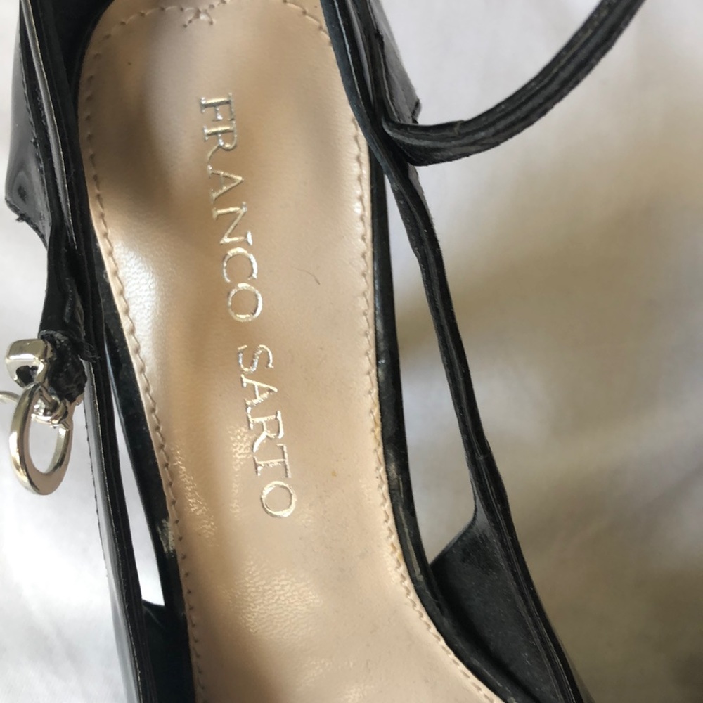 Heel! - Picture 2 of 3